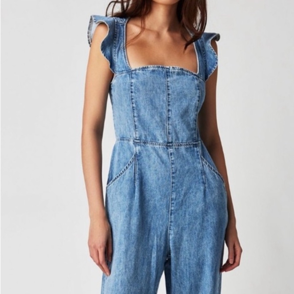 We The Free | Denim Shorts Overall Ruffle Back Large Set
